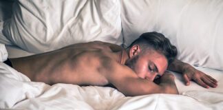 Beneficios de dormir desnudo